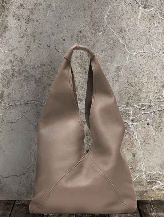 Embrace Effortless Style with the Hobo Bag Trend